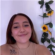 Alumna de ingeniería comercial, muy creativa y con mucha paciencia para toda edad